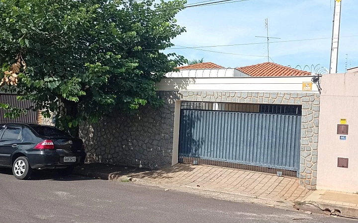 Casa - Venda no bairro Vila Estádio - Araçatuba - Casa