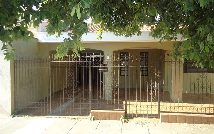 Casa à Venda no bairro Planalto - Araçatuba - SP Casa